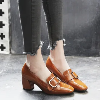 Yüksek topuklu tek ayakkabı kadın kalın topuklu sonbahar yeni patent deri, İngiliz tarzı kadın ayakkabısı metal toka banliyö ayakkabı