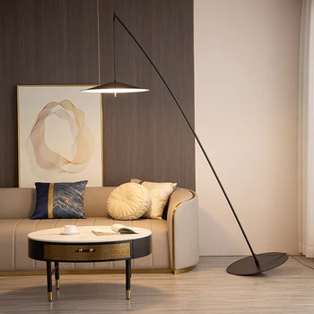 Modern basit fuaye zemin lambası yatak odası modeli odası Villa sergi salonu lüks moda otel dikey ışık ayakta olta